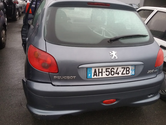 Aperçu des activités de la casse automobile VANNES AUTO PIECES située à LOCQUELTAS (56390)